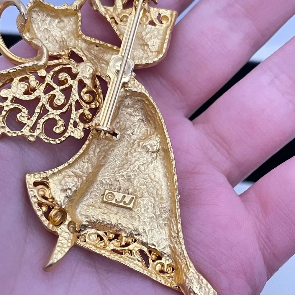 Vintage 90’s JJ Gold Tone Christmas Winter Holiday Festive Angle Pin / Brooch
